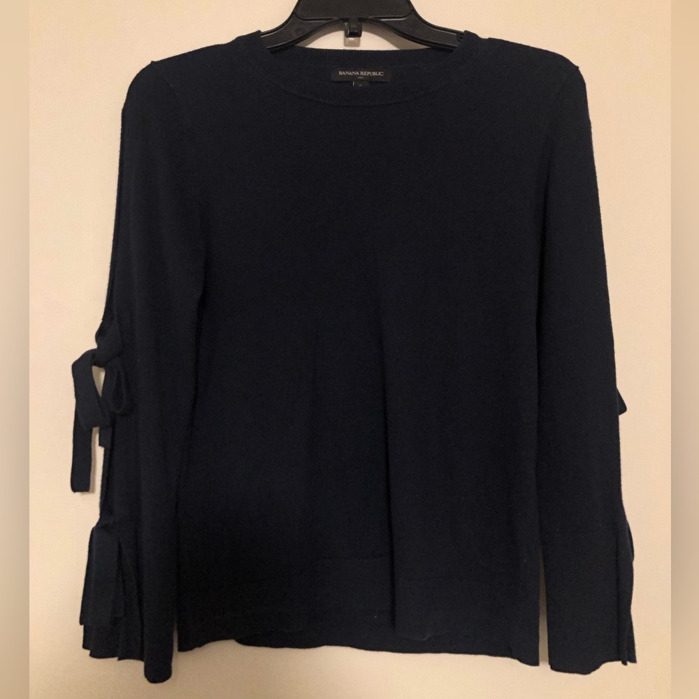 Banana Republic Top with Cute Open Sleeves
